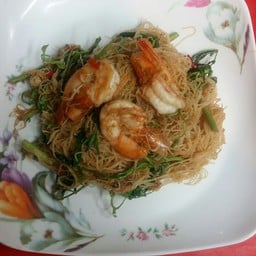 ผัดหมี่กะเฉดกุ้งสด