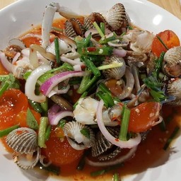 ยำไข่แดงหอยแครง