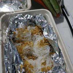 เส้นหมี่ลวกด้วยน้ำซุปกระดูกหมู​ ทำให้หอมน่ารับประทาน