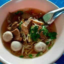 ก๋วยเตี๋ยวลูกชิ้นเมืองทองน้ำใส