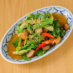 ผัดแขนงหมูกรอบ