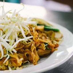 ผัดไท หอยทอด เจ๊เพ็ญ  ดาวคะนอง