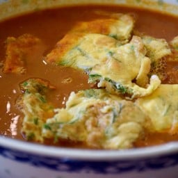 แกงส้มชะอมชุบไข่