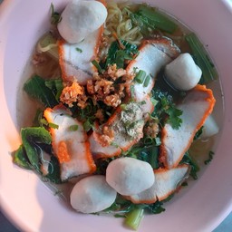 บะหมี่เก๊ยว ลูกชิ้นหมูเมืองทอง