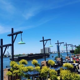 ติดแม่น้ำ