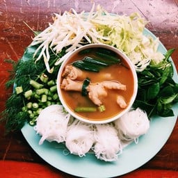 ป้าตุ๊ก ขนมจีนส้มตำรสเด็ด