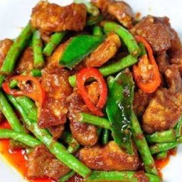 ผัดพริกแกง