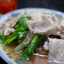 เส้นใหญ่ราดหน้าหมู(s)