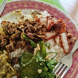 ข้าวราดแกงปักษ์ใต้ครัวคุณหญิง