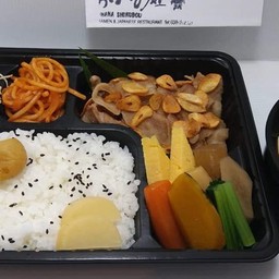 หมูกระเทียมเบนโตะ