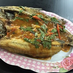 กะพงทอดราดพริก