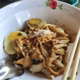 ก๋วยเตี๋ยวไก่มะระ 18 มงกุฏ