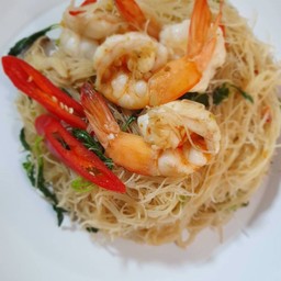 เส้นหมี่ผัดกะเพรากุ้งสด