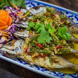 ปลาทูทอดราดพริกสด