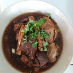 น้องจ๋า(เขาทราย)  ก๋วยเตี๋ยว ข้าวมันไก่