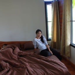 ห้องพักมีหลายแบบหลายราคา แต่ละช่วงราคาไม่เท่ากัน ต้องติดต่อเจ้าของโดยตรงเลยครับ