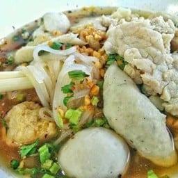 ก๋วยเตี๋ยวเจ๊รุ่ง ลูกชิ้นปลา  สาขา ตลาดบางแค