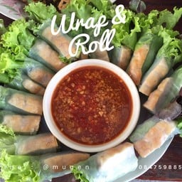 แหนมเนืองโรล 6 ชิ้น