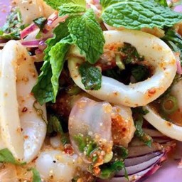 ลาบปลาหมึกราดข้าว