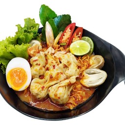 ก๋วยเตี๋ยวต้มยำไข่หวาน-เกี๊ยวหมูเด้งจัมโบ้