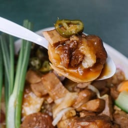 เปาะเปี๊ยะสดขาหมู (50 บาท)