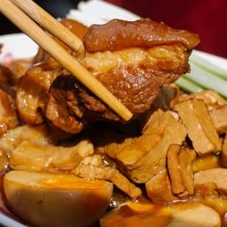 เปาะเปี๊ยะสดขาหมู (50 บาท)