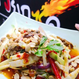 ยำมะม่วงปลากรอบ