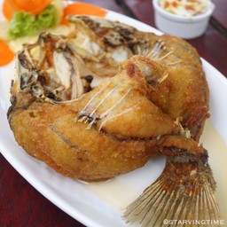 ปลากะพงทอดน้ำปลา  Fried Sea Perch Topped with Savory Fish Sauce