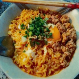 มาม่าน้ำข้น/ใส หมูสับ ไข่