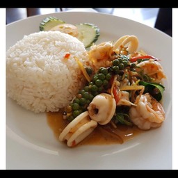 ข้าวผัดฉ่าทะเล