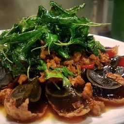 ไข่เยี่ยวม้ากระเพากรอบ(กับข้าว)
