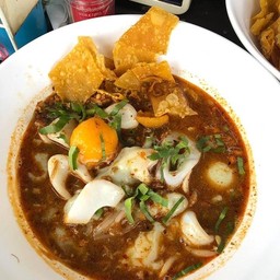 ก๋วยเตี๋ยวต้มยำหมึก