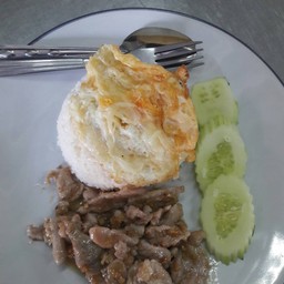 ข้าวหมูกระเทียม
