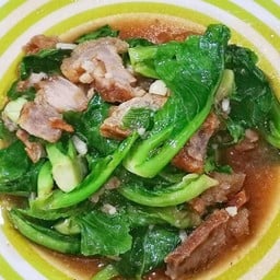 ผัดแขนงหมูกรอบ