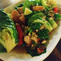 ผัดแขนงหมูกรอบ