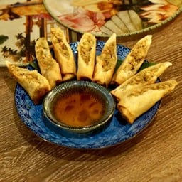 ปอเปี๊ยะไส้แกงกะหรี่ไก่