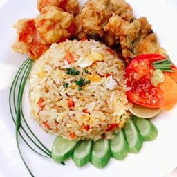 ข้าวผัดน้ำพริกผักทอด