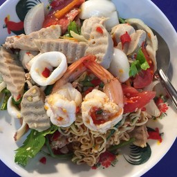 ยำมาม่าสุดจี๊ด :) 