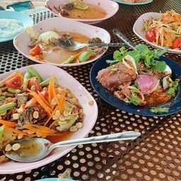 ส้มตำ ยำพยอม สี่แยกศาลหลักเมืองสวรรคโลก สวรรคโลก