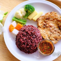 ข้าวไรซ์เบอร์รี่+อกไก่ย่างพริกไทดำ