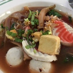 ก๋วยเตี๋ยวลูกชิ้นเนื้อน้ำใส รสเด็ด (ร้านมามิ๊) โรงอาหารสังคมศาสตร์มช.