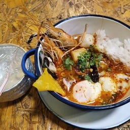 ก๋วยเตี๋ยวเคลิ้มต้มยำทะเลหม้อเขียว ประตู 109 มอ.ประตู 109