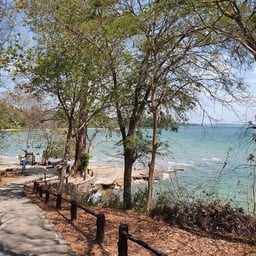 น้ำขึ้น ท่วมมาถึงฝั่ง😓😓