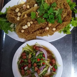 ยำปลาดุกฟู