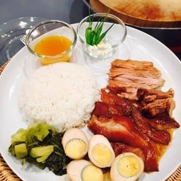 ข้าวขาหมูจุฬา ศรีษะทอง