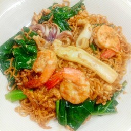 ผัดซีอิ้ว ทะเล เส้นมาม่า