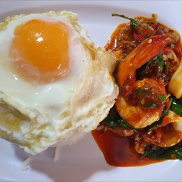 ข้าวผัดพริกเผาใบโหระพาทะเล