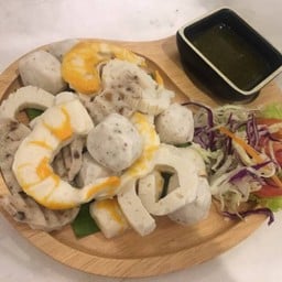 ลูกชิ้น+ทะเลลวกจิ้ม