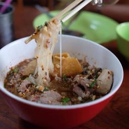 ก๋วยเตี๋ยวต้มยำหมู มะนาวสด