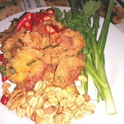 แหนมชุปไข่ทอด